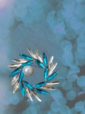 Blue Crystal Laurel Brooch